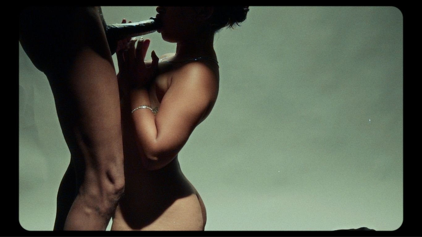 Kitty Lyvv Does Deep Throat